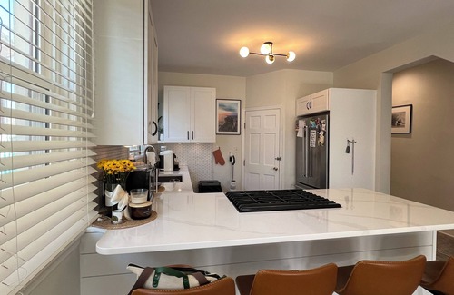 Margate City Condo | 3 BR/1.5 Bath condo in Ventnor - block from beach w/steamshower