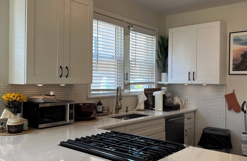 Margate City Condo | 3 BR/1.5 Bath condo in Ventnor - block from beach w/steamshower