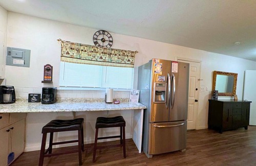Mitte Cultural District Cottage | 3 BR 2 BA 4 bed Charming Home in Downtown Brownsville, near Zoo