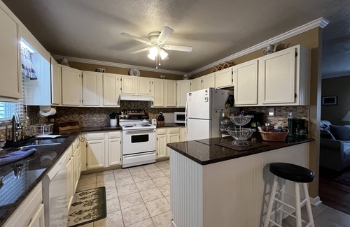 Hillsboro House | 3 BR/2 BA Family-Friendly Country Home near The Caverns and Sewanee