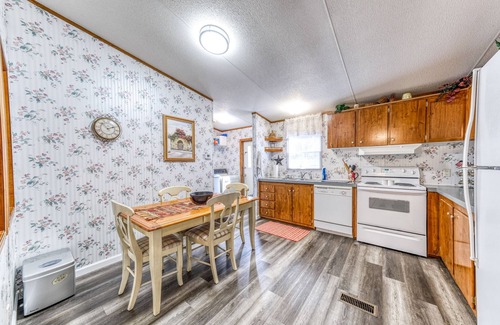 Weatherford Cabin | 3 BR/2 BA Luxury Cabin Stay at Pecan Valley Ranch