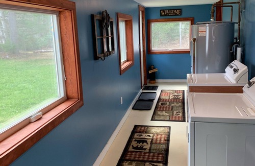 Trout Lake House | 3 BR 2 BA Sleeps 11-Beautiful & 1/2 mile from trails, close to all sights, Wi-Fi