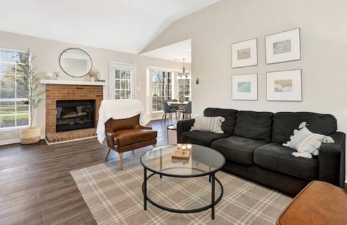 Charlotte House | 3 BR 2 Bath 1 Story Home Near Airport, Carowinds & Lake Wylie