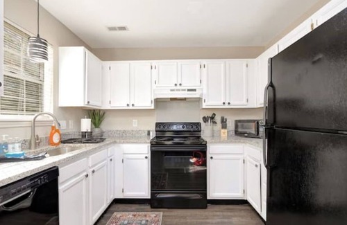 Charlotte House | 3 BR 2 Bath 1 Story Home Near Airport, Carowinds & Lake Wylie