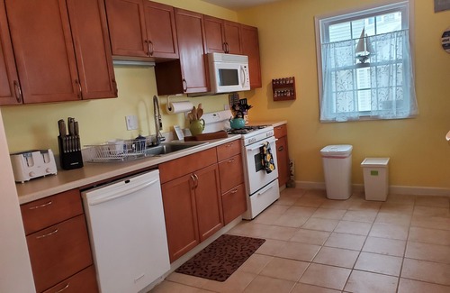 Wildwood Condo | 3 BR 2 Bath with yard and porch 1 Block to Harbor and 10 Min. Walk to Boardwalk