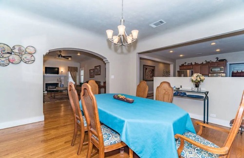 Jefferson House | 3 BR, 2 Baths, Pets & family friendly, Historical safe home + 5 miles downtown