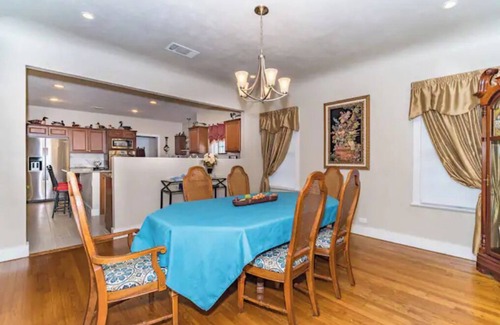 Jefferson House | 3 BR, 2 Baths, Pets & family friendly, Historical safe home + 5 miles downtown