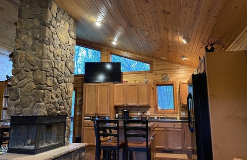 Eastman House | 3 BR 2BA Cabin Retreat in Beautiful Crawford County by the Mississippi River