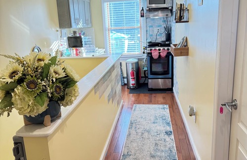 Bay Shore Apartment | 3 Br Apt Private, COZY 1 King Bed, 2 Queen Bed, PetPal