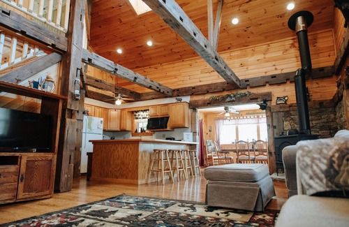 Galeton Cabin | 3 BR Black Bear Lodge on Pine Creek w/Hot Tub