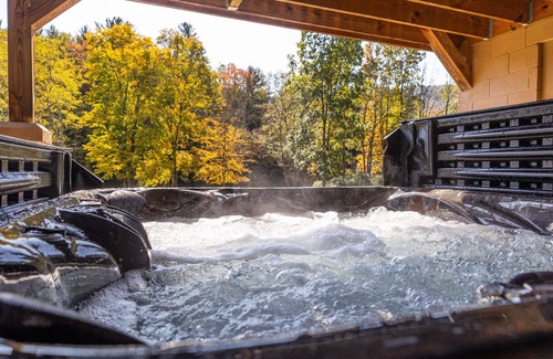 Galeton Cabin | 3 BR Black Bear Lodge on Pine Creek w/Hot Tub