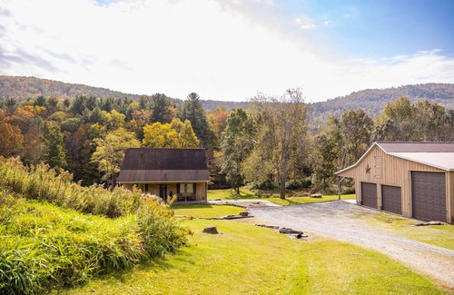 Galeton Cabin | 3 BR Black Bear Lodge on Pine Creek w/Hot Tub