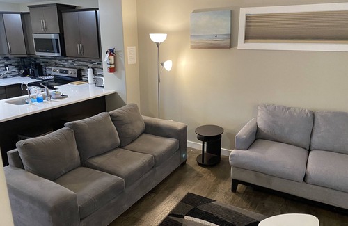 Regina House | 3 BR | Bonus RM | King Bed | Garage | Near Airport