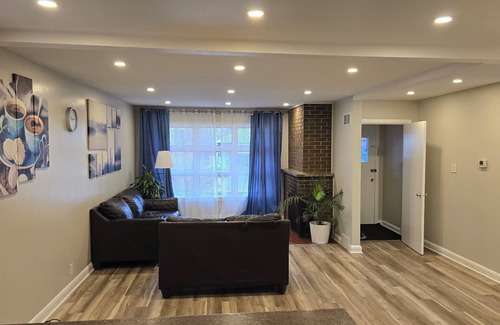Ottawa Division House | 3 BR Bungalow Central West near Carlingwood Mall and Westboro