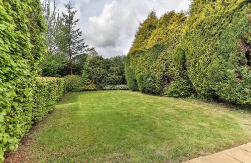 Ecclesall House | 3 BR Bungalow close to Peak District with Garden