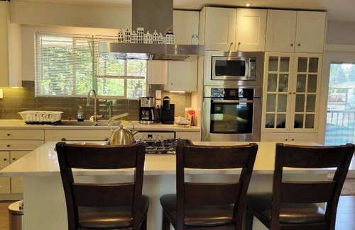 Port Coquitlam House | 3 BR, by Skytrain, Free Parking, Near Coquitlam Centre, Family Friendly!