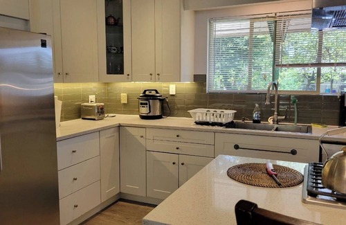 Port Coquitlam House | 3 BR, by Skytrain, Free Parking, Near Coquitlam Centre, Family Friendly!