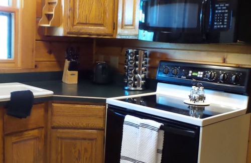 Friendship Cabin | 3 BR Cabin on 80 Acres with Hiking, ATV, Horse Trails WiFi, AC, Fishing Pond
