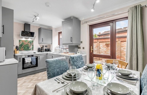 Norwich House | 3 BR Central Home | Free Parking | DartBoard