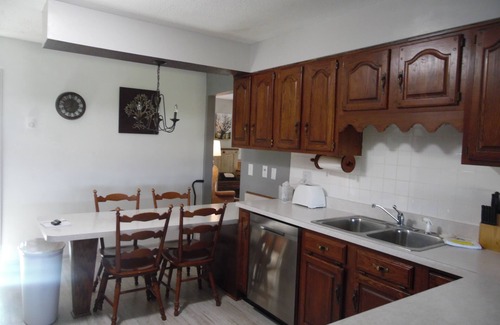 New Lisbon House | 3 br country home close to town with hot tub