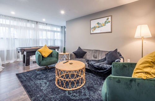 Bedford Apartment | 3 BR Cozy Chic Oasis in the hub of Bedford