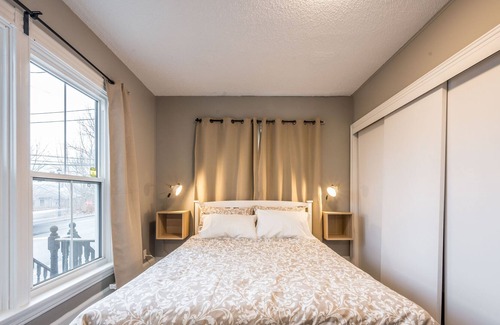 Bedford Apartment | 3 BR Cozy Chic Oasis in the hub of Bedford