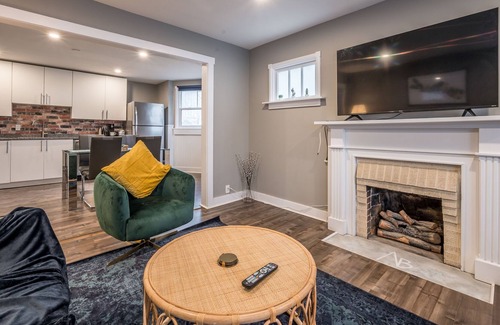 Bedford Apartment | 3 BR Cozy Chic Oasis in the hub of Bedford