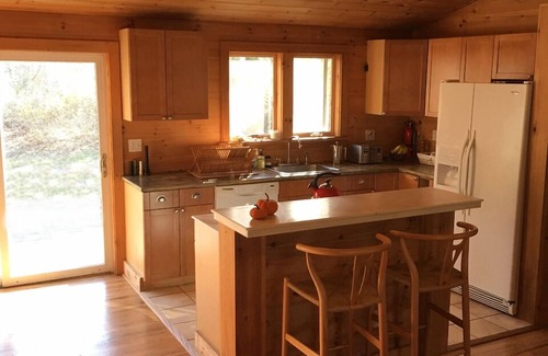 East Hampton House | 3 BR East Hampton, NW Cottage, Steps to Sammy's Beach