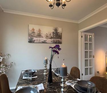 Shirley House | 3 BR Family & Contractors Near NEC & Bhm Airport Parking 3