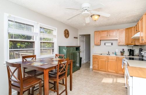 South View House | 3 BR Family Friendly Rambler