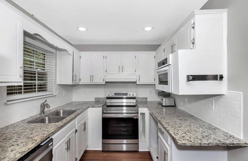 Huntsville House | 3-BR Home + Dedicated Office Space