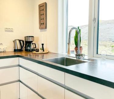 Hoyvik Apartment | 3 BR home for 6 guests, Hoyvík, Tórshavn