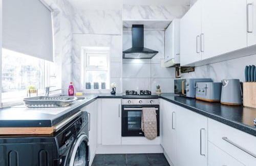 Sheffield House | 3 BR House By By Eason Stays Short Lets & Serviced Accommodation Sheffield With Pool Table & Free Parking