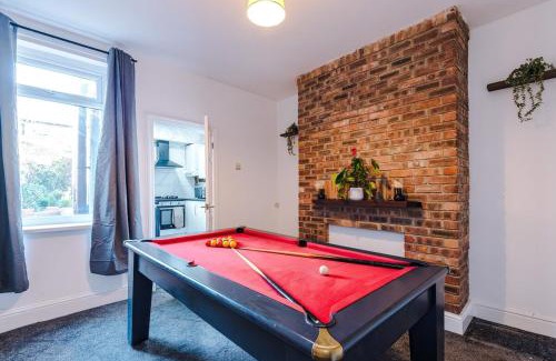 Sheffield House | 3 BR House By By Eason Stays Short Lets & Serviced Accommodation Sheffield With Pool Table & Free Parking