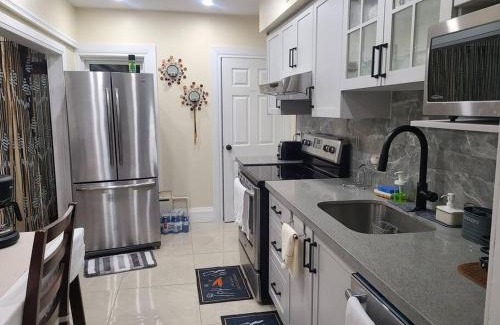 The Pocket Apartment | 3 BR House in Toronto Downtown