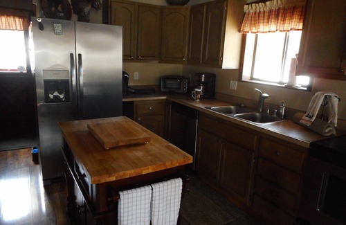 Kingvale Cabin | 3 BR+loft, fam. rm., 2 bth, lg deck, close to major ski areas, trails, history.
