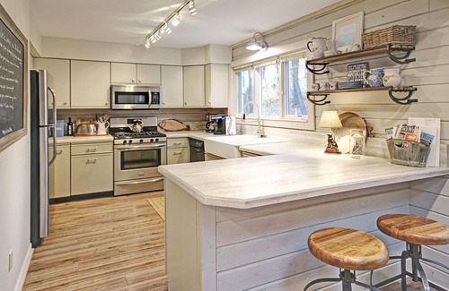 Holland Cottage | 3 BR Luxury Family Retreat-Walk To Beach, Fireplace, Grill, Game Rm, Fire Pit