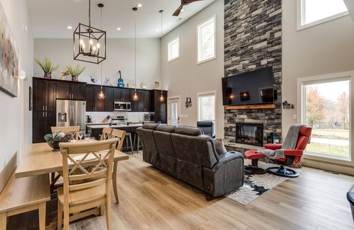 Tracy City House | 3-Br Luxury Home with Hot Tub & Arcade Games