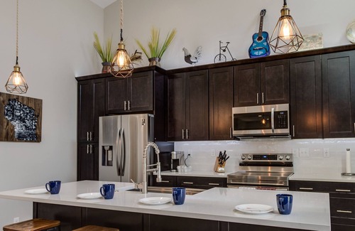 Tracy City House | 3-Br Luxury Home with Hot Tub & Arcade Games