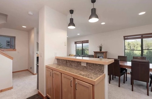 Winter Park House | 3 BR! Private hot tub/AMAZING views -End Unit! Shuttle stop right out your door