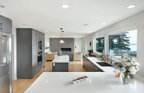 White Rock House | 3 BR Seaside Bliss-Close to the beach-OCEAN VIEW!