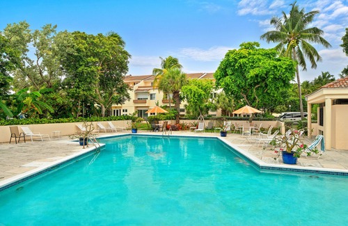 Paradise Island House | 3 BR Townhouse just steps away from World Famous Paradise Island beach