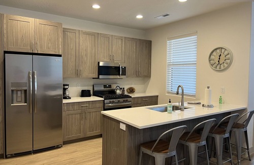 Washington County House | 3 BR Townhouse w/View/Private Patio in Santa Clara/Heated Pool/EV Friendly