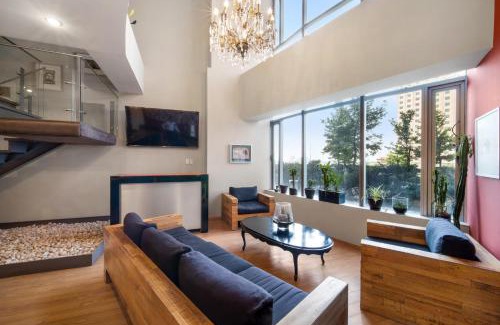 Cuauhtemoc Apartment | 3 BR Upscale Art House Reforma Avenue