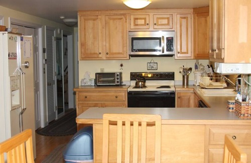 East Harwich Cottage | 3 BR with Bocce and Horseshoes - Near Harwich Ponds