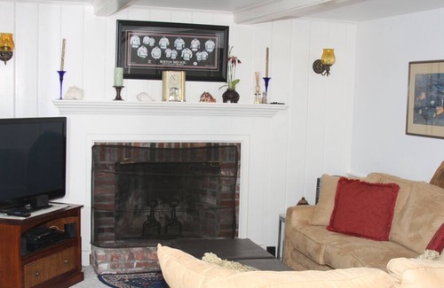 East Harwich Cottage | 3 BR with Bocce and Horseshoes - Near Harwich Ponds