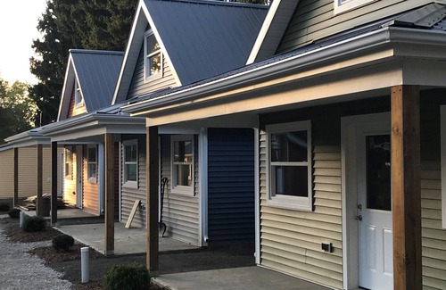 Colchester Cottage | 3 brand new cottages a stones throw away from beaches, wineries, marina, parks.