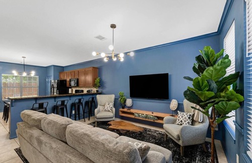 Glenhaven House | 3 BRs w/King Bed/Ensuite Bath/TV