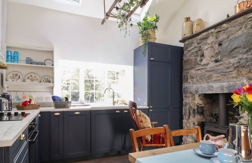 Llanberis Cottage | 3 BRYNIAU GERDDI, pet friendly, with open fire in Llanberis