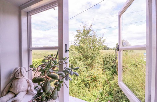 Ipswich Cottage | 3 CANADA COTTAGES, romantic, character holiday cottage in Hadleigh